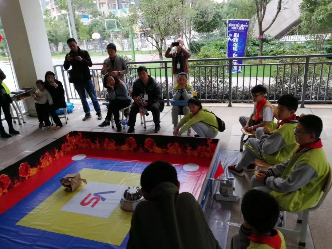西山区第九届学生机器人竞赛活动圆满举办 西山区第九届学生机器人竞赛活动圆满举办