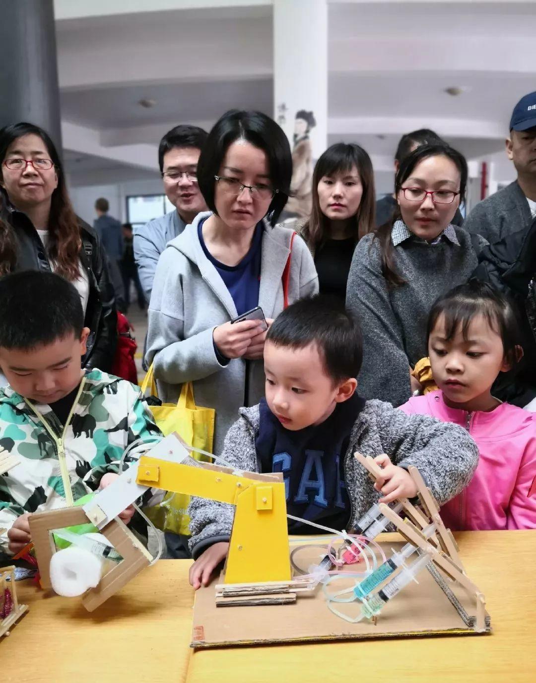 西山区第九届学生机器人竞赛活动圆满举办