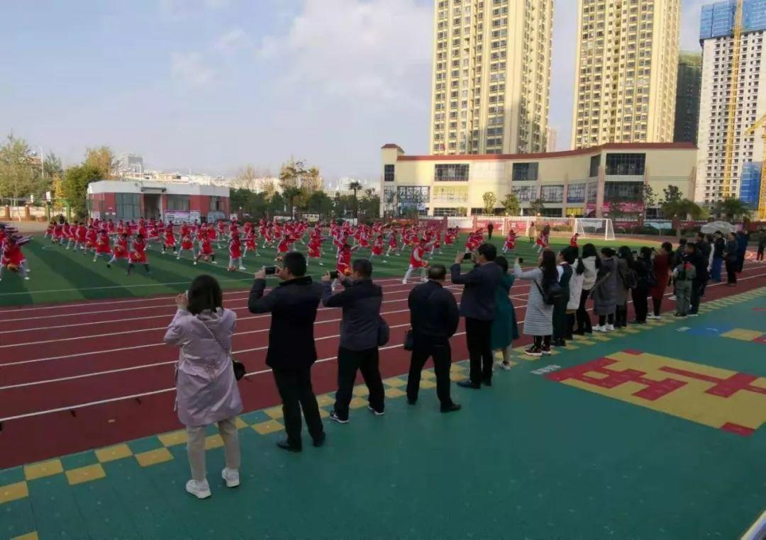 【工作简讯】江西省高安市中小学教师 莅临我校参观交流活动 【工作简讯】江西省高安市中小学教师 莅临我校参观交流活动