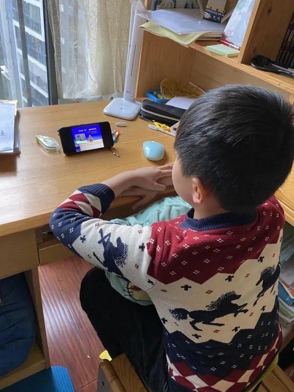 【线上学习分享】停课不停学 抗疫共成长——五华区外国语实验小学五年级线上学习小结 【线上学习分享】停课不停学 抗疫共成长——五华区外国语实验小学五年级线上学习小结