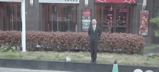 【特别关注】疫情向好，这10个送别他们的瞬间，是教给孩子的重要一课……