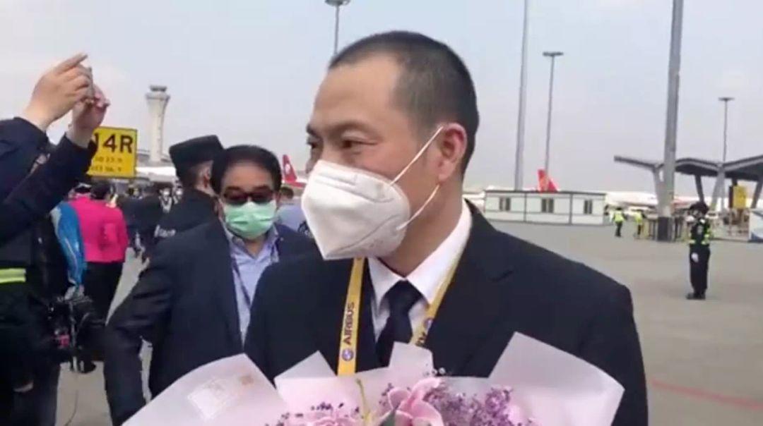 【特别关注】疫情向好，这10个送别他们的瞬间，是教给孩子的重要一课……