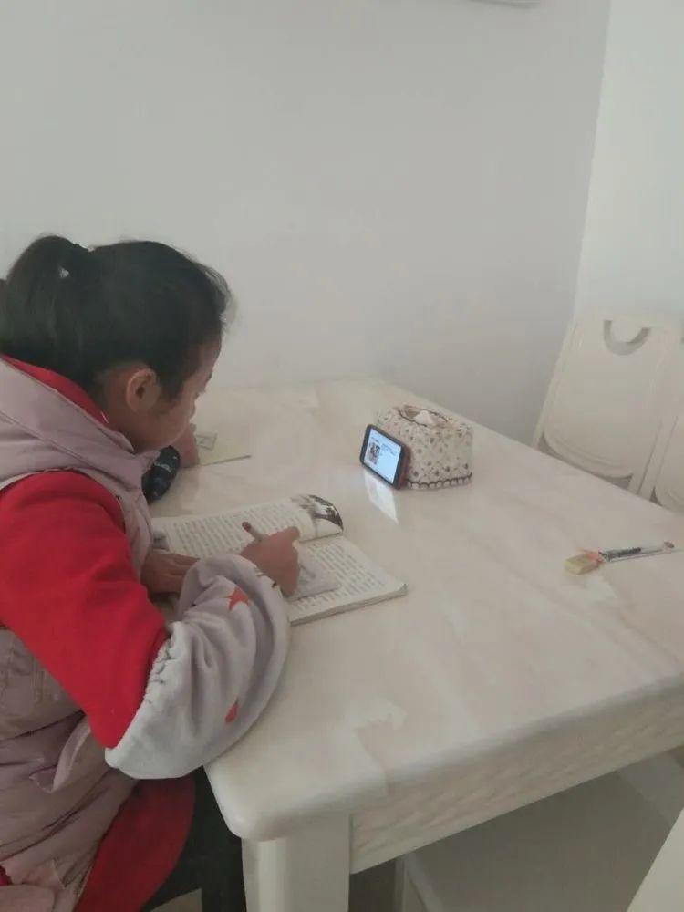 【线上学习分享】停课不停学 抗疫共成长——五华区外国语实验小学五年级线上学习小结 【线上学习分享】停课不停学 抗疫共成长——五华区外国语实验小学五年级线上学习小结