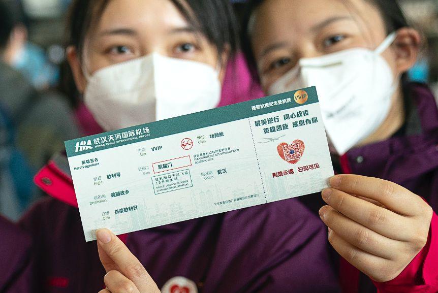 【特别关注】疫情向好，这10个送别他们的瞬间，是教给孩子的重要一课……