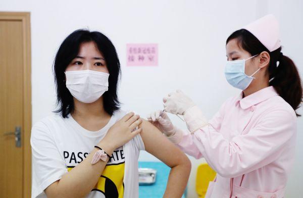 【特别关注】这些老师和学生成为新冠疫苗首批志愿者,他们的勇气刷屏了…… 【特别关注】这些老师和学生成为新冠疫苗首批志愿者,他们的勇气刷屏了……