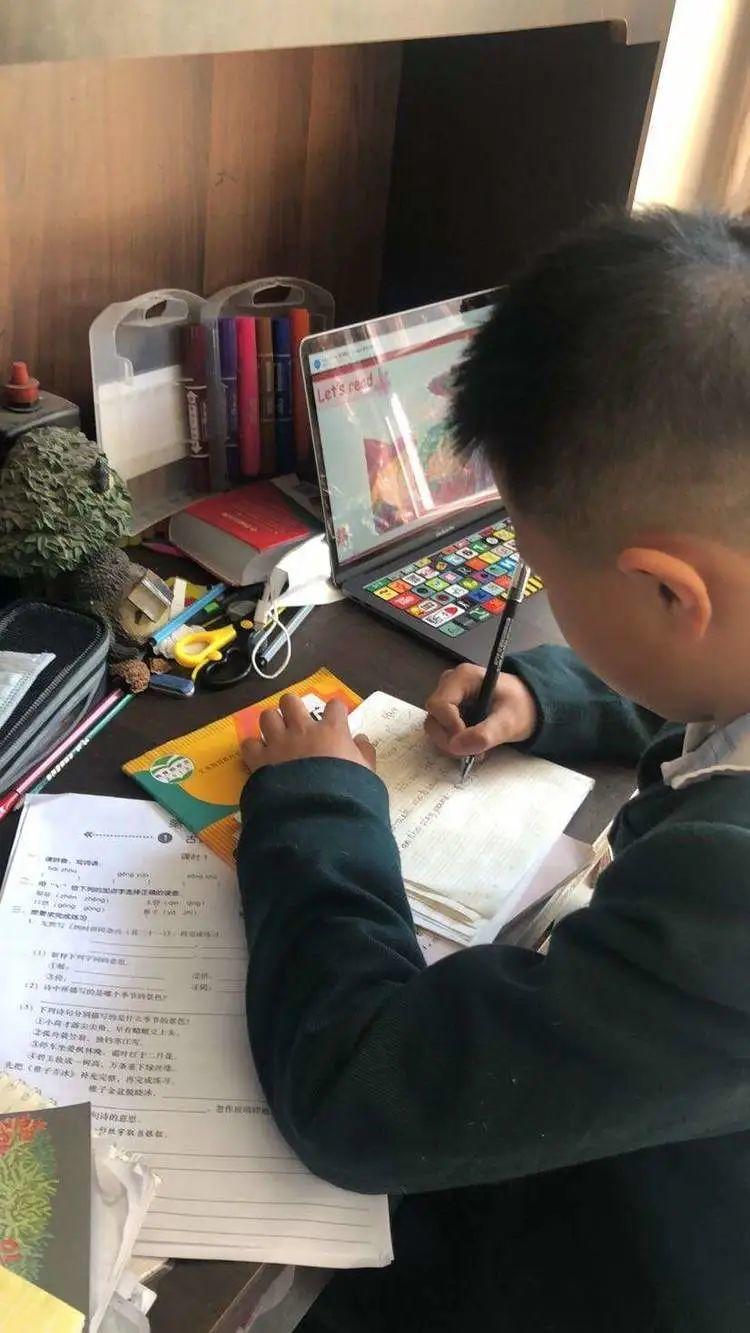 【线上学习分享】停课不停学 抗疫共成长——五华区外国语实验小学五年级线上学习小结 【线上学习分享】停课不停学 抗疫共成长——五华区外国语实验小学五年级线上学习小结