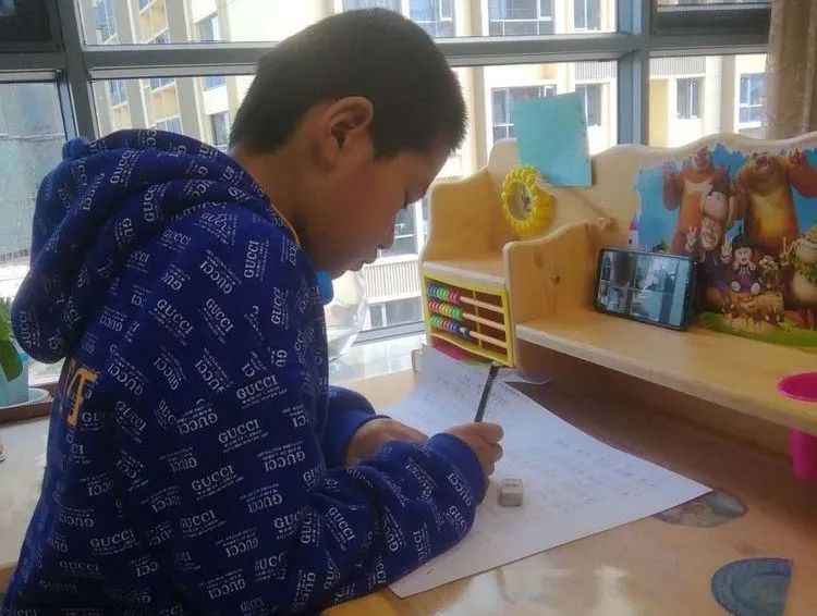 【线上教研简讯】与时俱进，携手迎春——五华外小二年级停课不停学