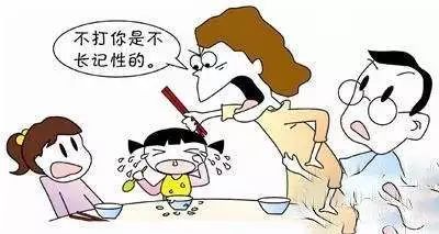 【教育在线】女儿不认真学习，被妈妈拖进大海“吓唬”？恐吓式教育，千万使不得！
