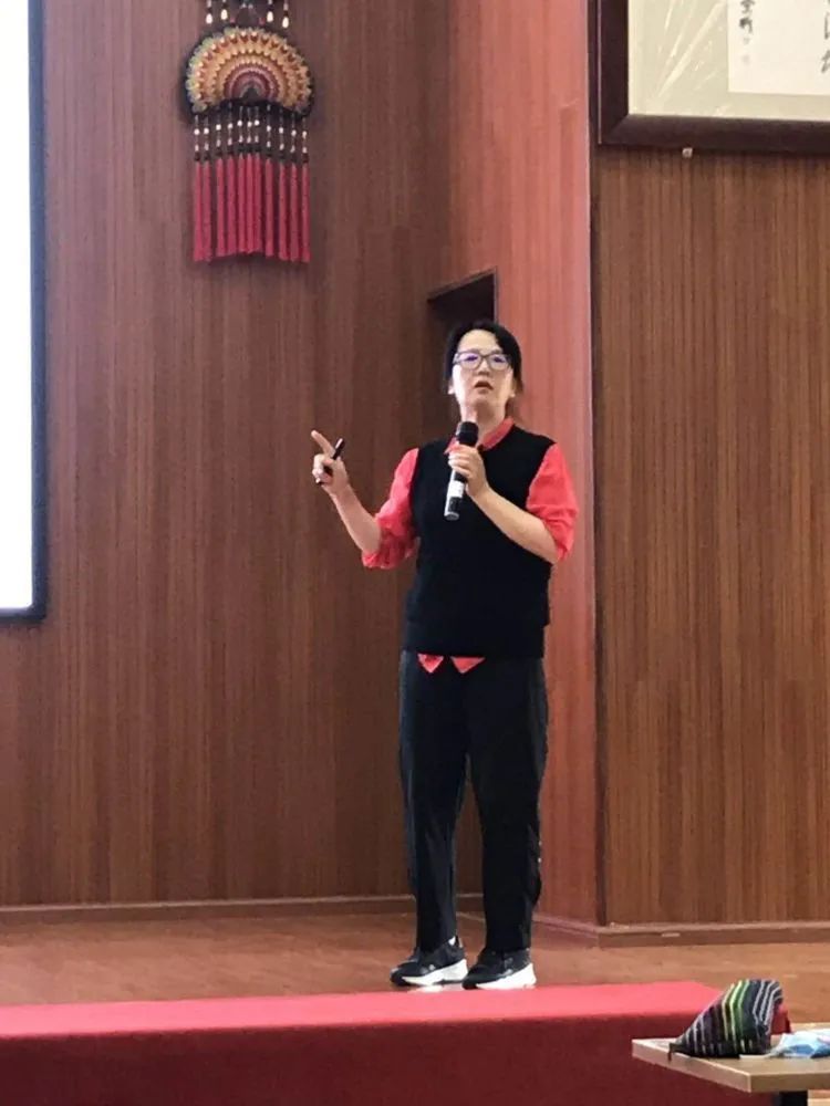 【生命·实践】新基础“心”起点——五华外小新、青年教师粉笔字练习(一) 【生命·实践】新基础“心”起点——五华外小新、青年教师粉笔字练习(一)
