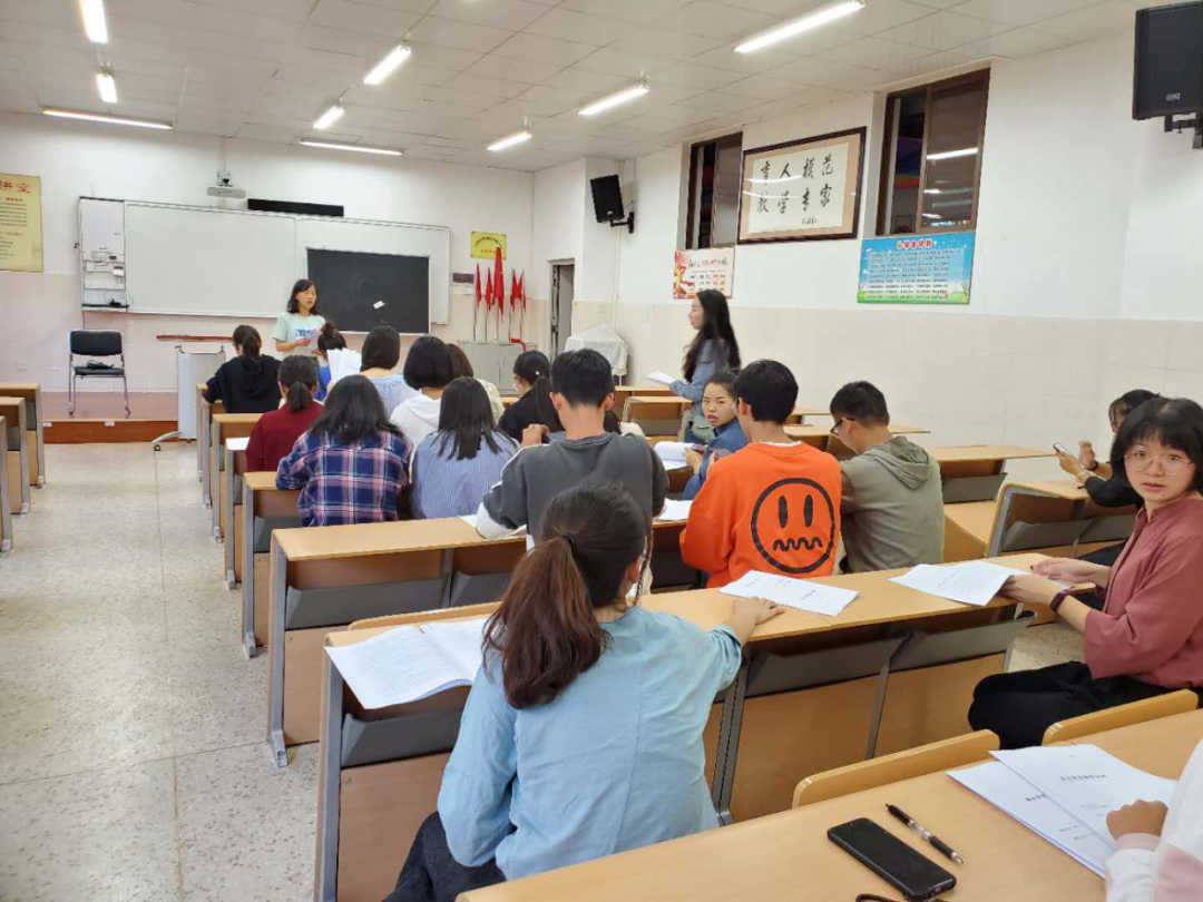 【校园简讯】用心做教育,用爱育人才 ——五华区外国语实验小学新教师劳动合同签订仪式 【校园简讯】用心做教育,用爱育人才 ——五华区外国语实验小学新教师劳动合同签订仪式