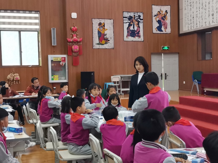【生命·实践】体验科学探究 让“新基础”课堂焕发活力 【生命·实践】体验科学探究 让“新基础”课堂焕发活力