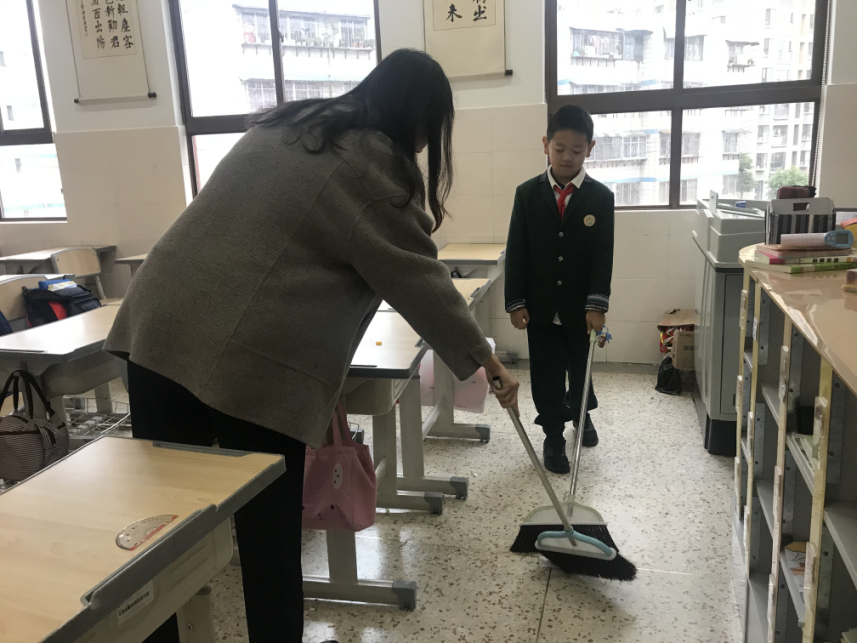 【爱国卫生运动】校园清洁齐行动 健康学习你我他 ——五华外小清扫卫生死角大扫除 【爱国卫生运动】校园清洁齐行动 健康学习你我他 ——五华外小清扫卫生死角大扫除