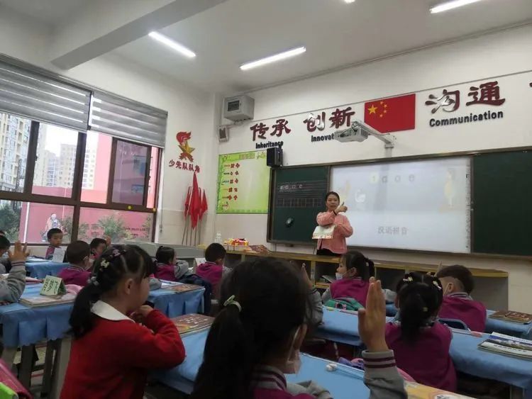 【风采大赛】校园群芳争艳,风景这边独好——记五华区外国语实验小学课堂常规风采大赛(一) 【风采大赛】校园群芳争艳,风景这边独好——记五华区外国语实验小学课堂常规风采大赛(一)