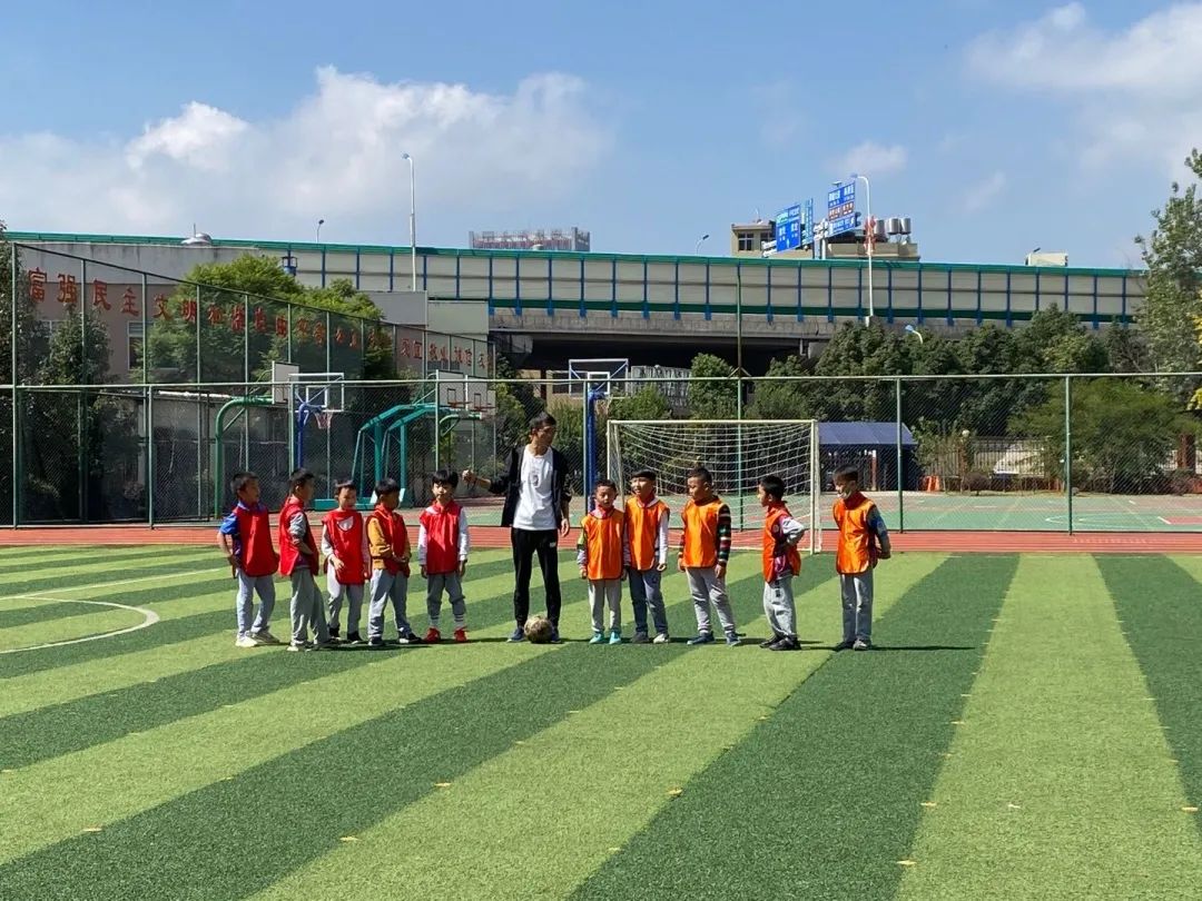 【校园简讯】五华区外国语实验小学二年级简讯 【校园简讯】五华区外国语实验小学二年级简讯