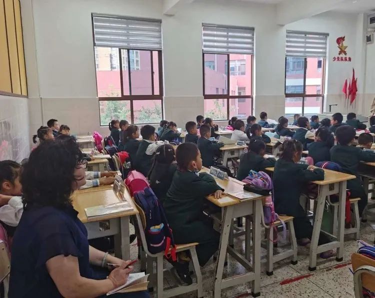 【风采大赛】校园群芳争艳,风景这边独好——记五华区外国语实验小学课堂常规风采大赛(一) 【风采大赛】校园群芳争艳,风景这边独好——记五华区外国语实验小学课堂常规风采大赛(一)