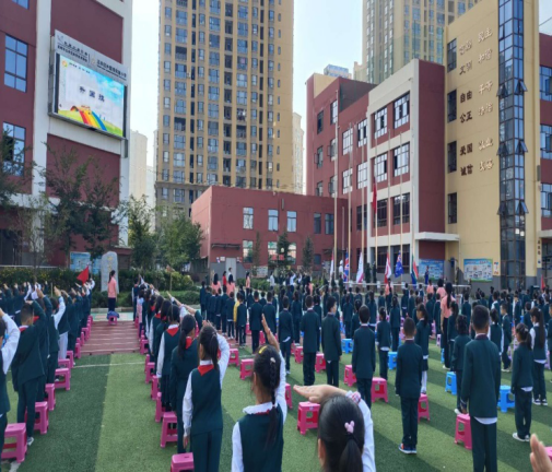 【主题教育】扣好人生第一粒扣子 传承红色基因 五华外小“升国旗唱国歌暨我和国旗合个影”主题教育活动 【主题教育】扣好人生第一粒扣子 传承红色基因 五华外小“升国旗唱国歌暨我和国旗合个影”主题教育活动