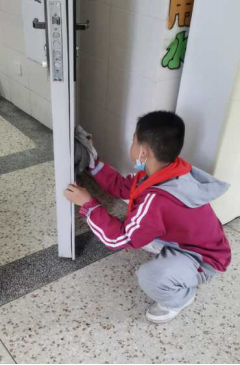 【校园简讯】控制鼠害预防疾病，构建健康卫生校园——后勤保障部灭鼠清洁活动
