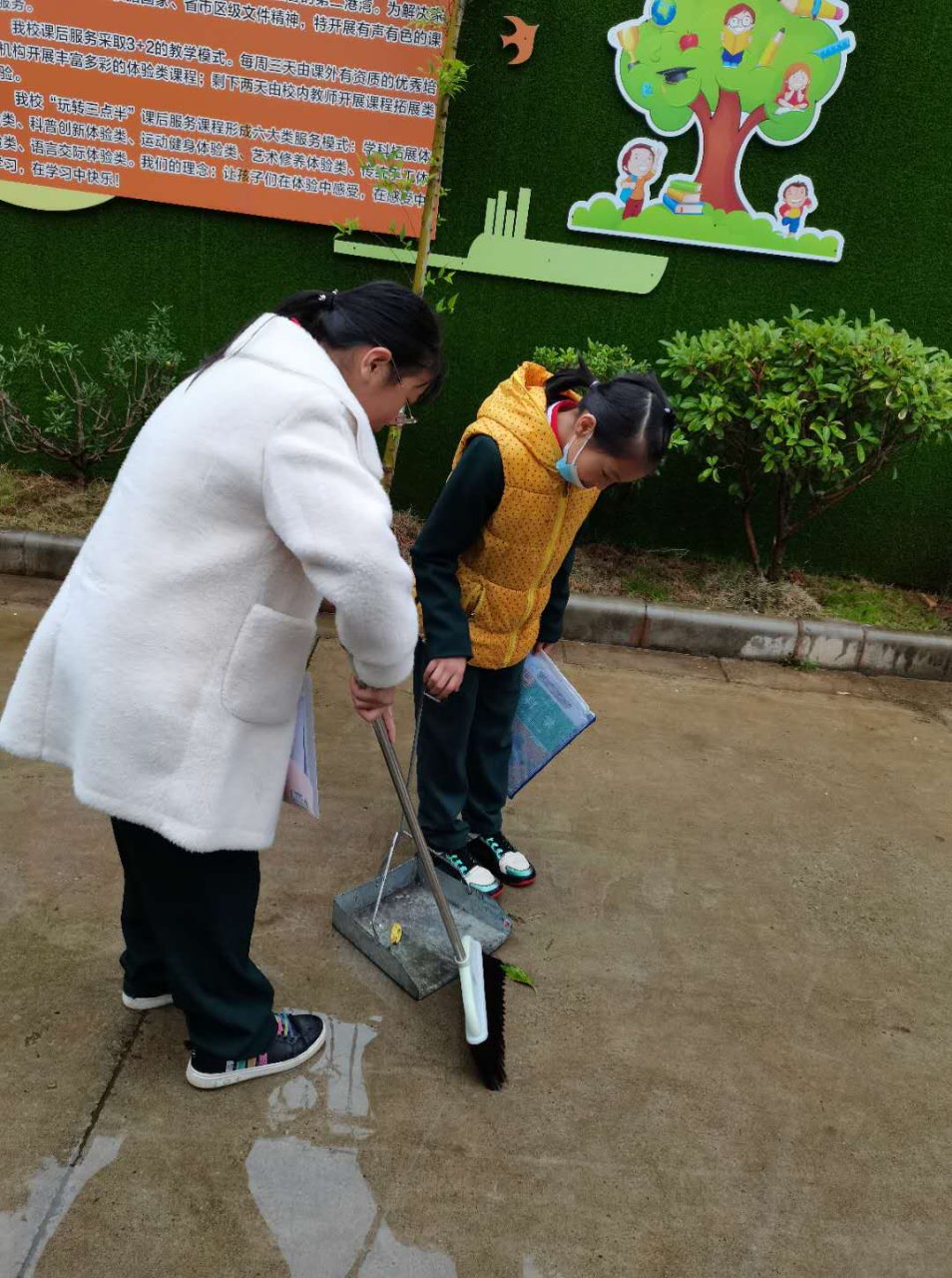 【爱国卫生运动】校园清洁齐行动 健康学习你我他 ——五华外小清扫卫生死角大扫除 【爱国卫生运动】校园清洁齐行动 健康学习你我他 ——五华外小清扫卫生死角大扫除