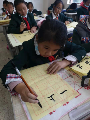 【校园简讯】五华区外国语实验小学课后服务—— 书法日记