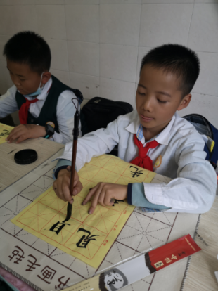 【校园简讯】五华区外国语实验小学课后服务—— 书法日记
