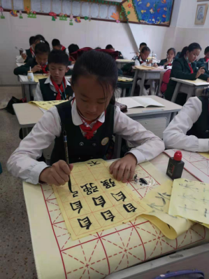 【校园简讯】五华区外国语实验小学课后服务—— 书法日记