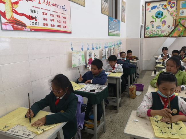 【校园简讯】五华区外国语实验小学课后服务—— 书法日记 【校园简讯】五华区外国语实验小学课后服务—— 书法日记