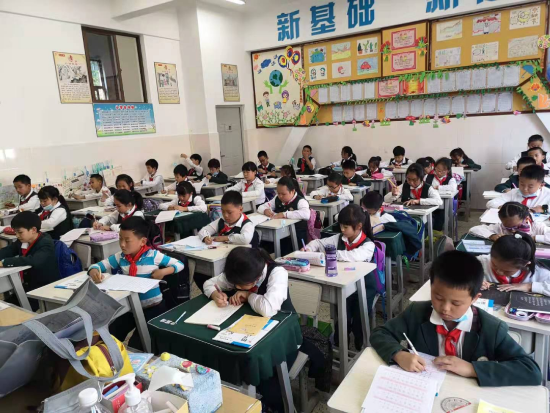 【校园简讯】五华区外国语实验小学课后服务—— 书法日记 【校园简讯】五华区外国语实验小学课后服务—— 书法日记