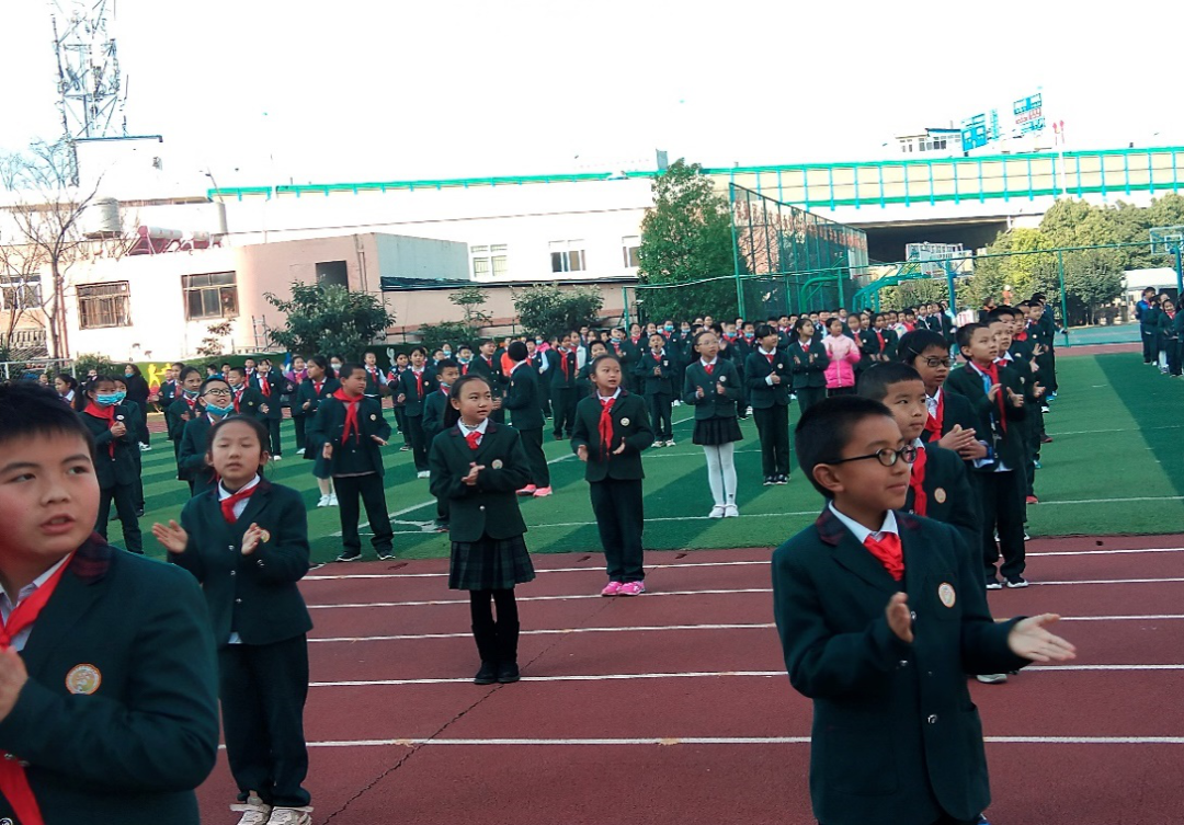 【校园简讯】学习雷锋精神 争做外小榜样——五华外小安信部主持第二周校会 【校园简讯】学习雷锋精神 争做外小榜样——五华外小安信部主持第二周校会