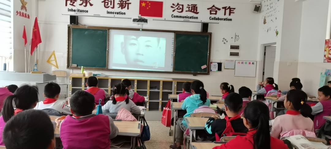 【校园简讯】弘扬雷锋精神 争当新时代好少年——五华外小“扣好人生第一粒扣子”校园志愿服务活动 【校园简讯】弘扬雷锋精神 争当新时代好少年——五华外小“扣好人生第一粒扣子”校园志愿服务活动