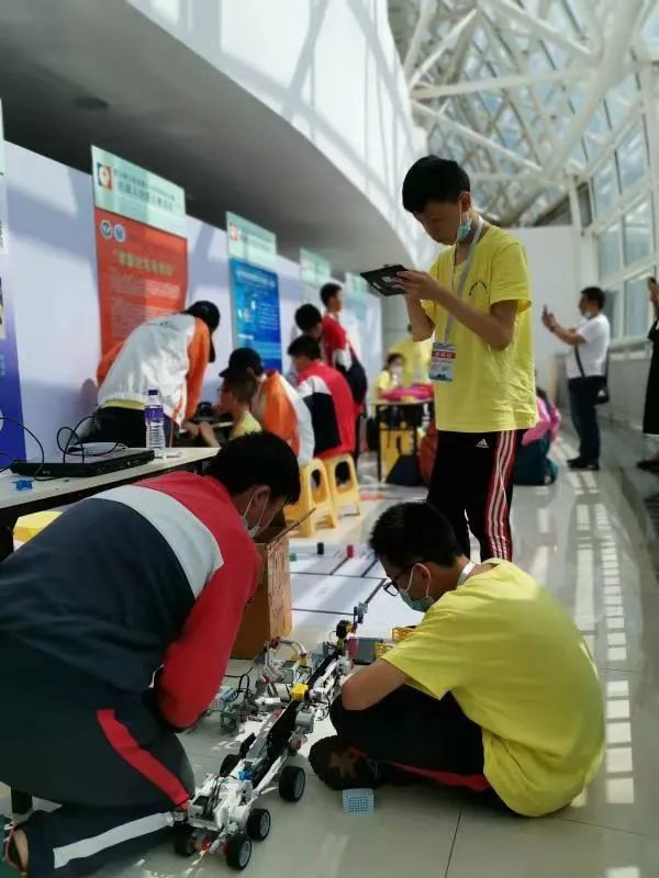 五华区青少年在第35届云南省青少年科技创新大赛机器人竞赛中再获佳绩