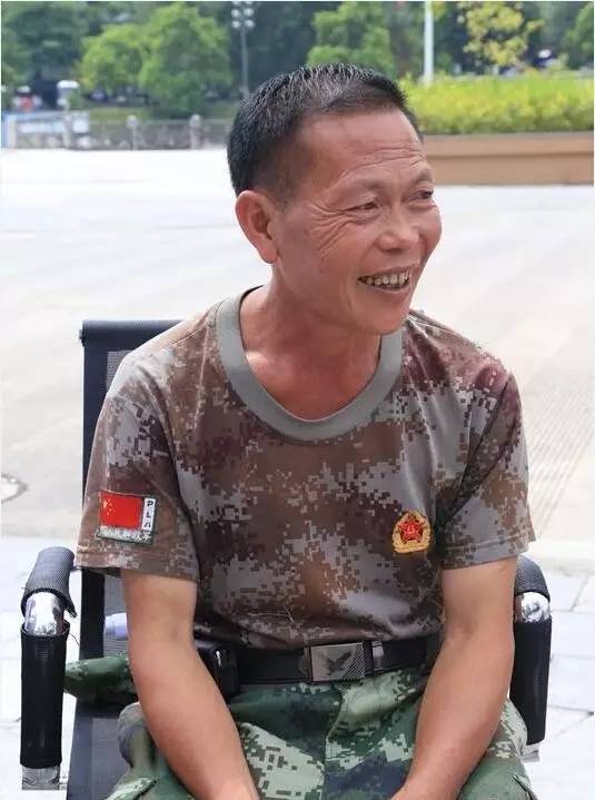 先锋专题 | 杨天才：这个“天才”有点“傻”，守护界碑三十年（独家微视频+文字）