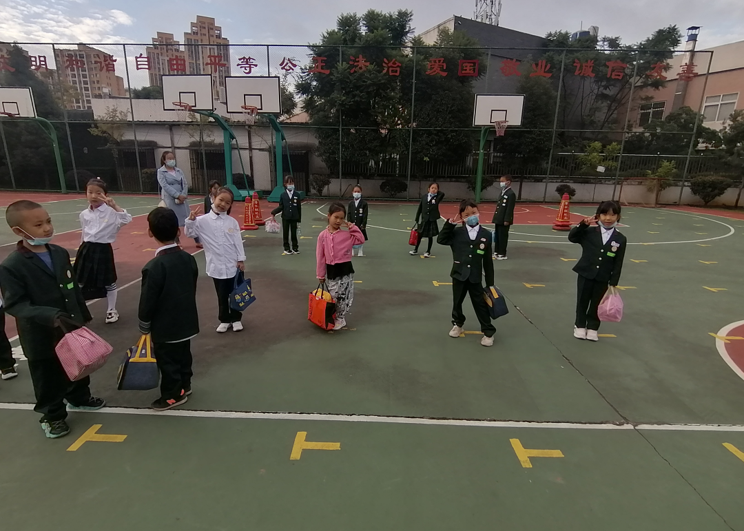 我们开学了,作业不离校,书包不回家——落实“双减”政策,促学生健康成长 我们开学了,作业不离校,书包不回家——落实“双减”政策,促学生健康成长