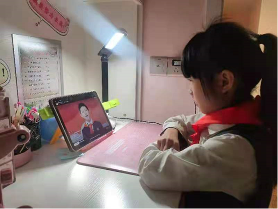 请党放心  强国有我---五华外小师生观看主题云队课教育活动