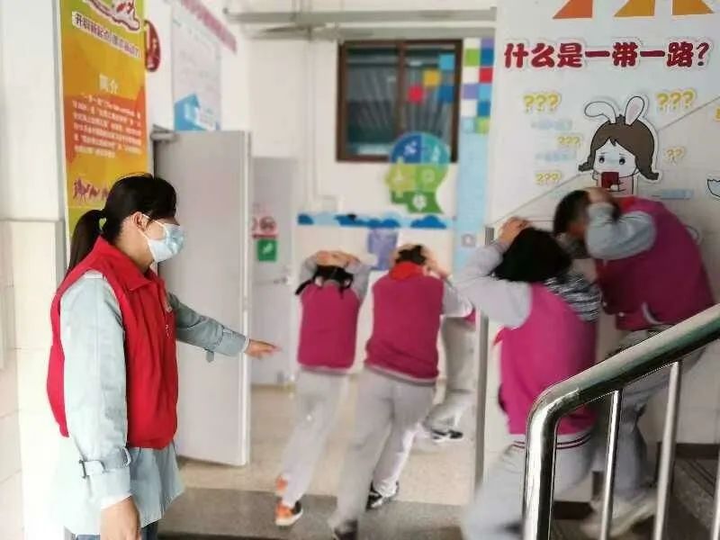 【校园简讯】五华区外国语实验小学2022年防震安全疏散演练活动 【校园简讯】五华区外国语实验小学2022年防震安全疏散演练活动