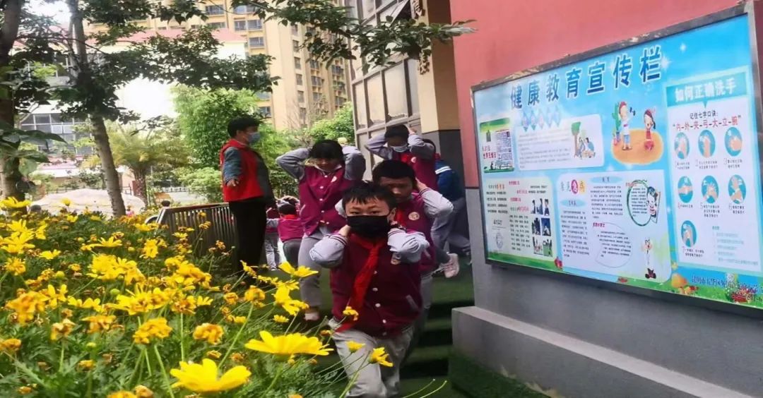 【校园简讯】五华区外国语实验小学2022年防震安全疏散演练活动 【校园简讯】五华区外国语实验小学2022年防震安全疏散演练活动