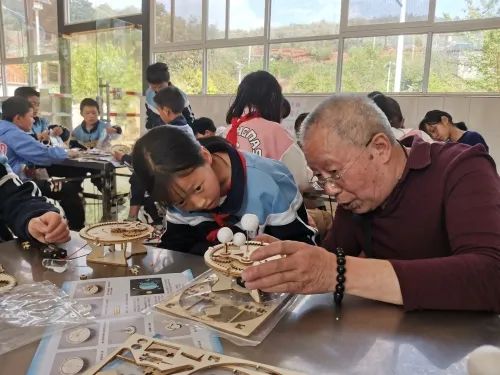 昆明市“百名专家”科技下乡活动进校园