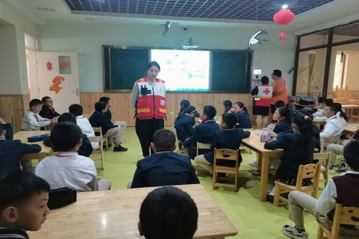 五华区组织开展暑期青少年防溺水科普宣传系列活动 五华区组织开展暑期青少年防溺水科普宣传系列活动