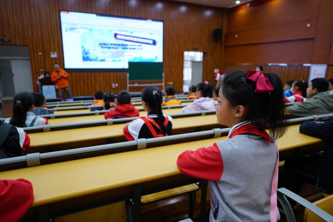 【科普动态】五华区这所学校举行“世界候鸟日”探索自然活动 【科普动态】五华区这所学校举行“世界候鸟日”探索自然活动