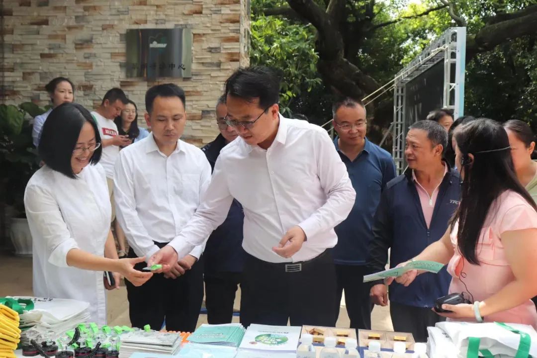【科普动态】翠湖生态文明展厅被授予“昆明市五华区科普教育基地”称号 【科普动态】翠湖生态文明展厅被授予“昆明市五华区科普教育基地”称号