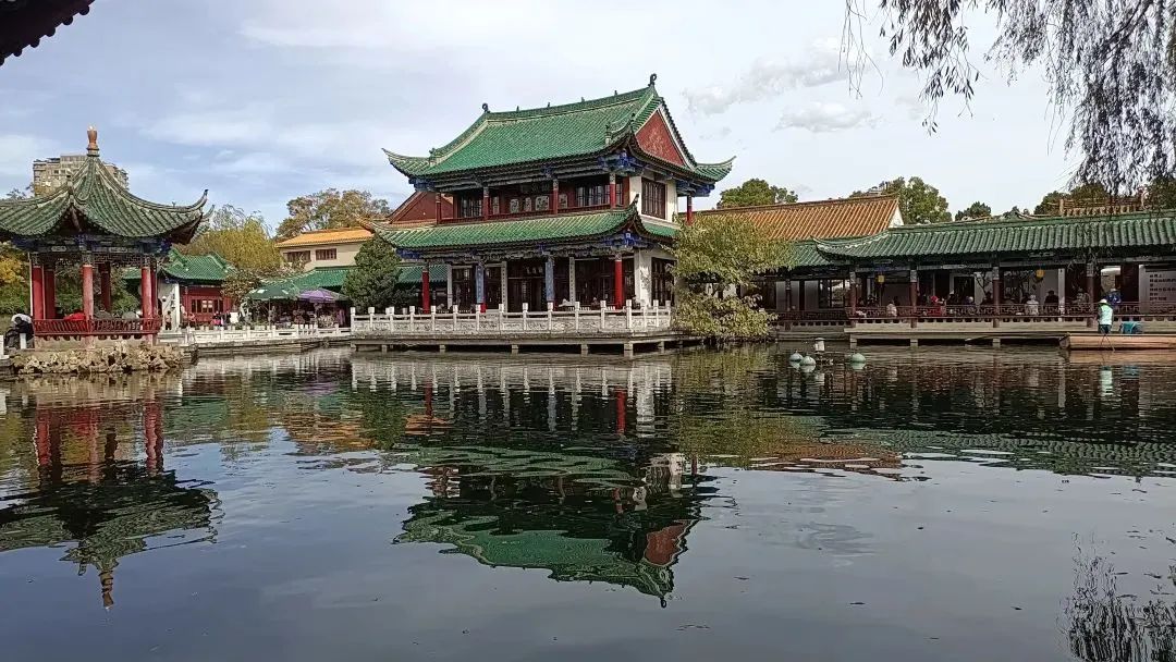 【科技力量】“黑科技”加持 翠湖公园观鱼楼池水清澈见底 【科技力量】“黑科技”加持 翠湖公园观鱼楼池水清澈见底