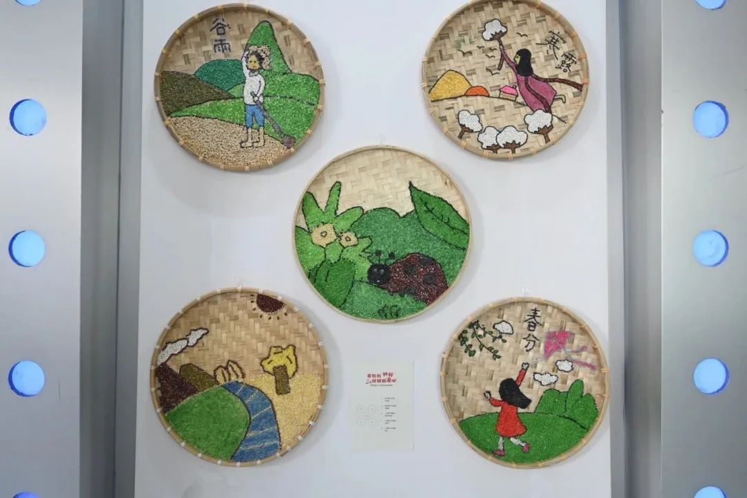 【聚焦五华两会】“簸箕画”走进两会,小“种籽”描绘美好生活 【聚焦五华两会】“簸箕画”走进两会,小“种籽”描绘美好生活