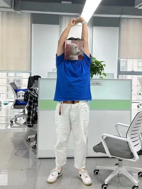 这个动作真的很伤身，但很多人天天都在做！解决方法→