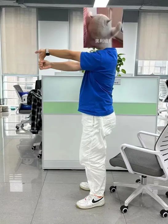 这个动作真的很伤身，但很多人天天都在做！解决方法→