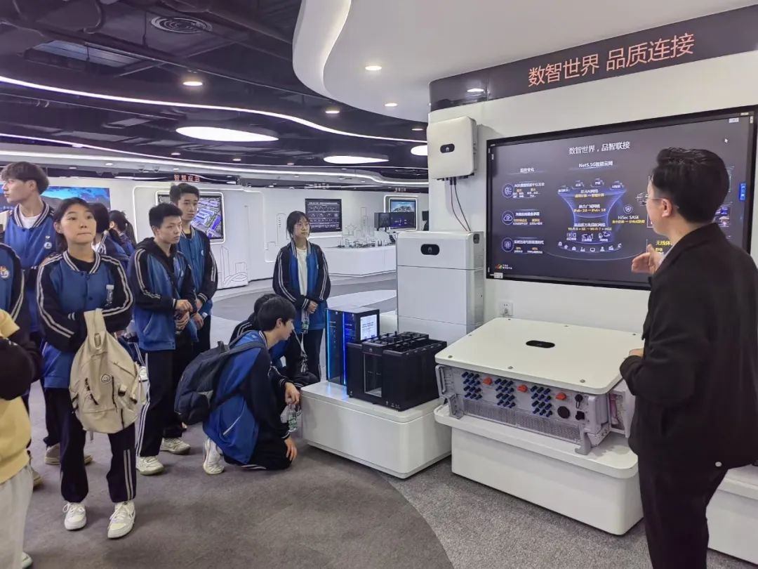 【企业参观】科技与未来的交汇——昆明市第一职业中专学生会干部参观华为智慧生活馆 【企业参观】科技与未来的交汇——昆明市第一职业中专学生会干部参观华为智慧生活馆