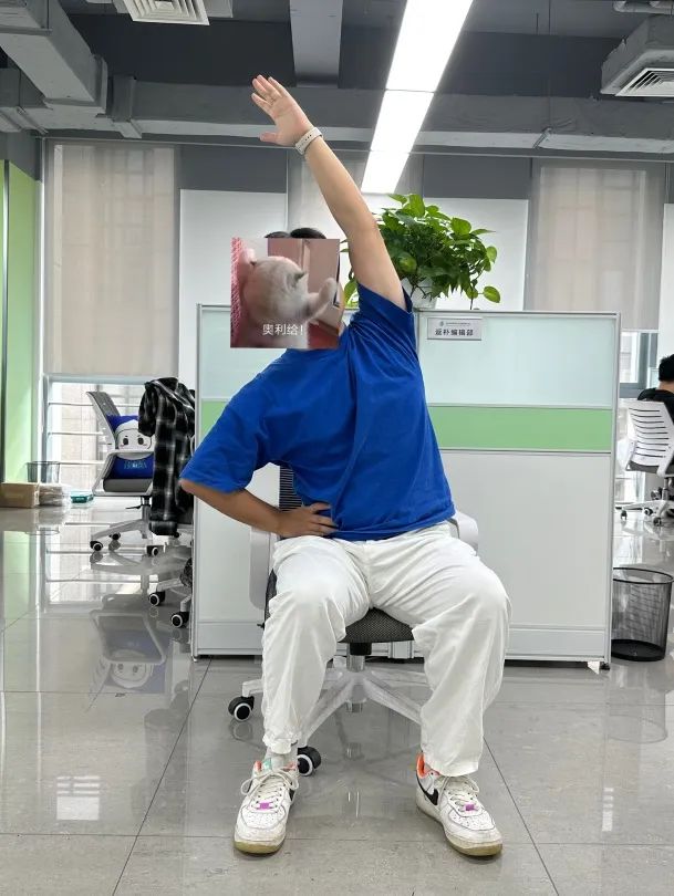 这个动作真的很伤身，但很多人天天都在做！解决方法→