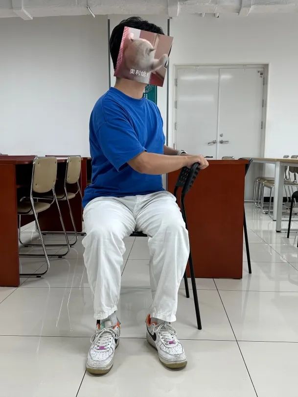 这个动作真的很伤身，但很多人天天都在做！解决方法→